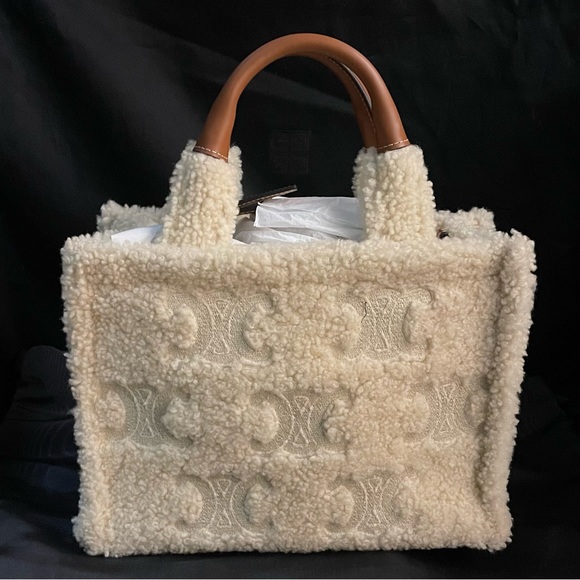 Celine Cabas Thais in Shearling with Triomphe Embroideries - Picture 2 of 7